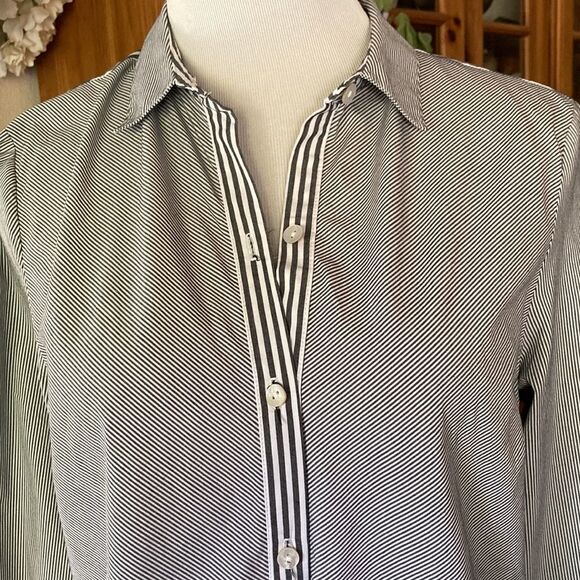 J Jill Black & White Striped Button Down Long Sleeve Shirt Size Medium - Picture 1 of 12